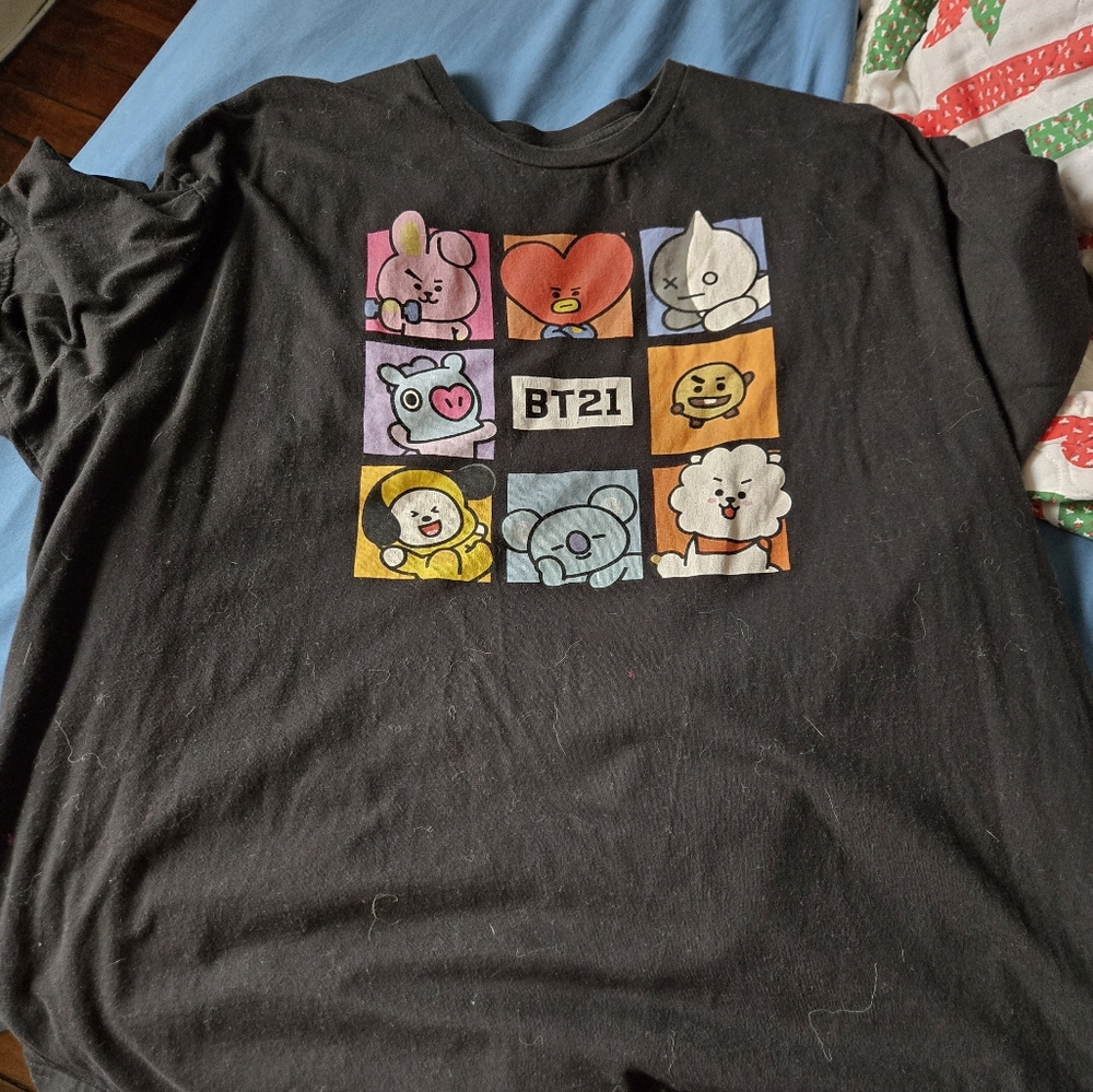BT21 Black Graphic T-Shirt